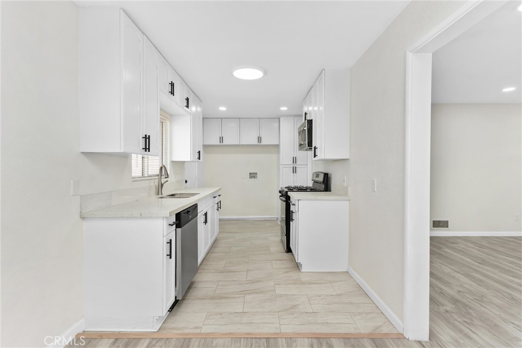 15944 Wintun Road Apple Valley, CA 92307 - Photo 12 of 53