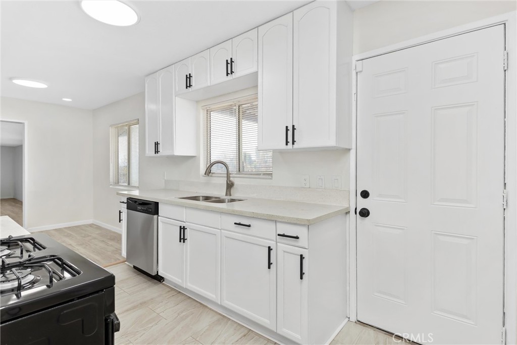 15944 Wintun Road Apple Valley, CA 92307 - Photo 13 of 53