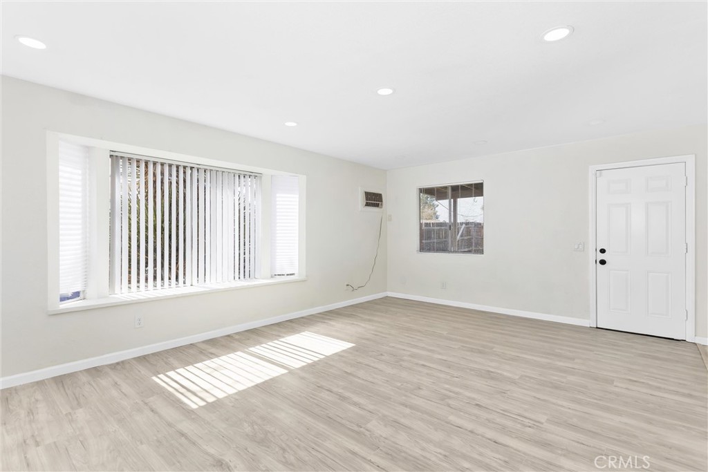 15944 Wintun Road Apple Valley, CA 92307 - Photo 34 of 53 ADU Living Room