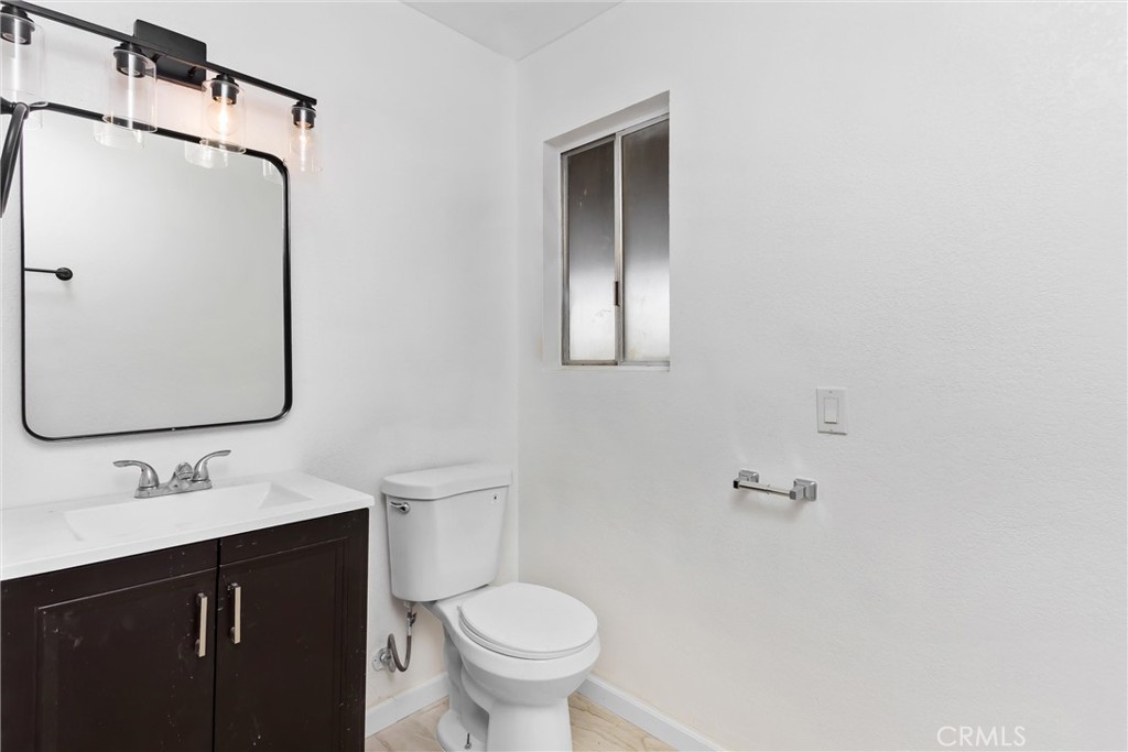 15944 Wintun Road Apple Valley, CA 92307 - Photo 40 of 53 ADU Ensuite Bathroom