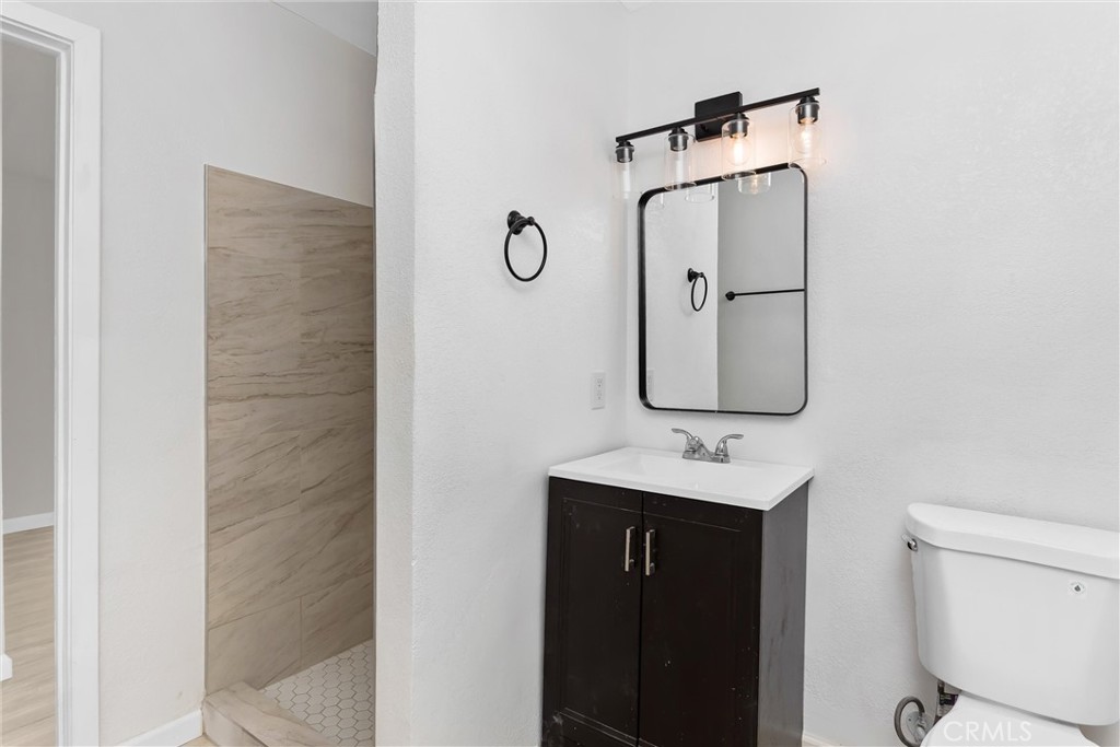 15944 Wintun Road Apple Valley, CA 92307 - Photo 41 of 53 ADU Ensuite Bathroom