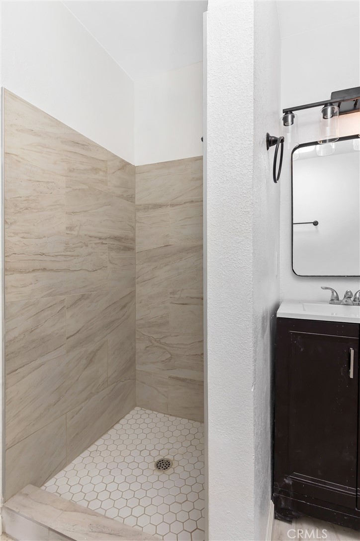 15944 Wintun Road Apple Valley, CA 92307 - Photo 42 of 53 ADU Ensuite Bathroom