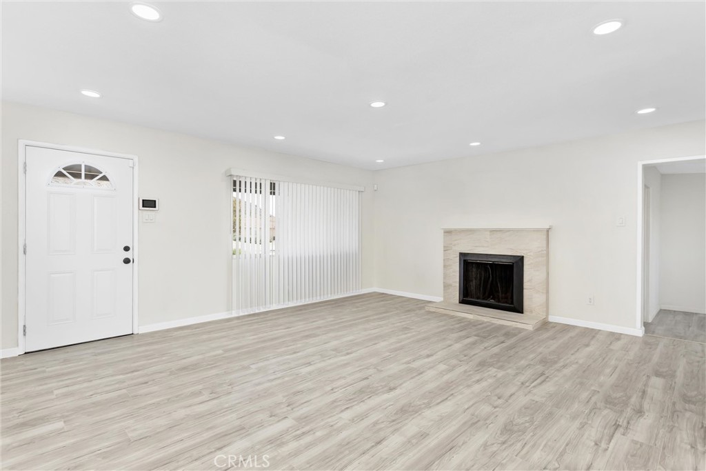 15944 Wintun Road Apple Valley, CA 92307 - Photo 9 of 53 Living room