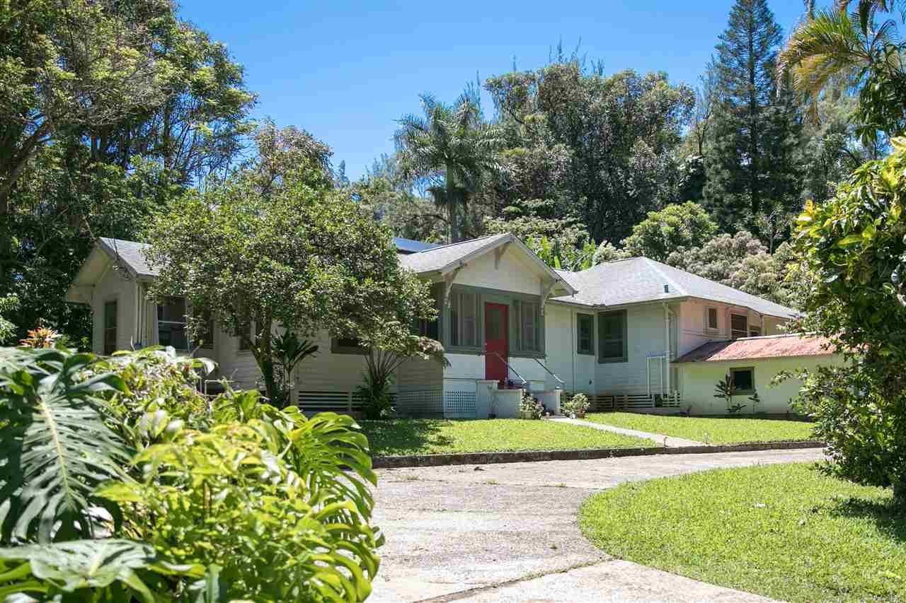 1089 West Kuiaha Road, Unit D Haiku, HI 96708 - Photo 14 of 25 a front view of a house with garden