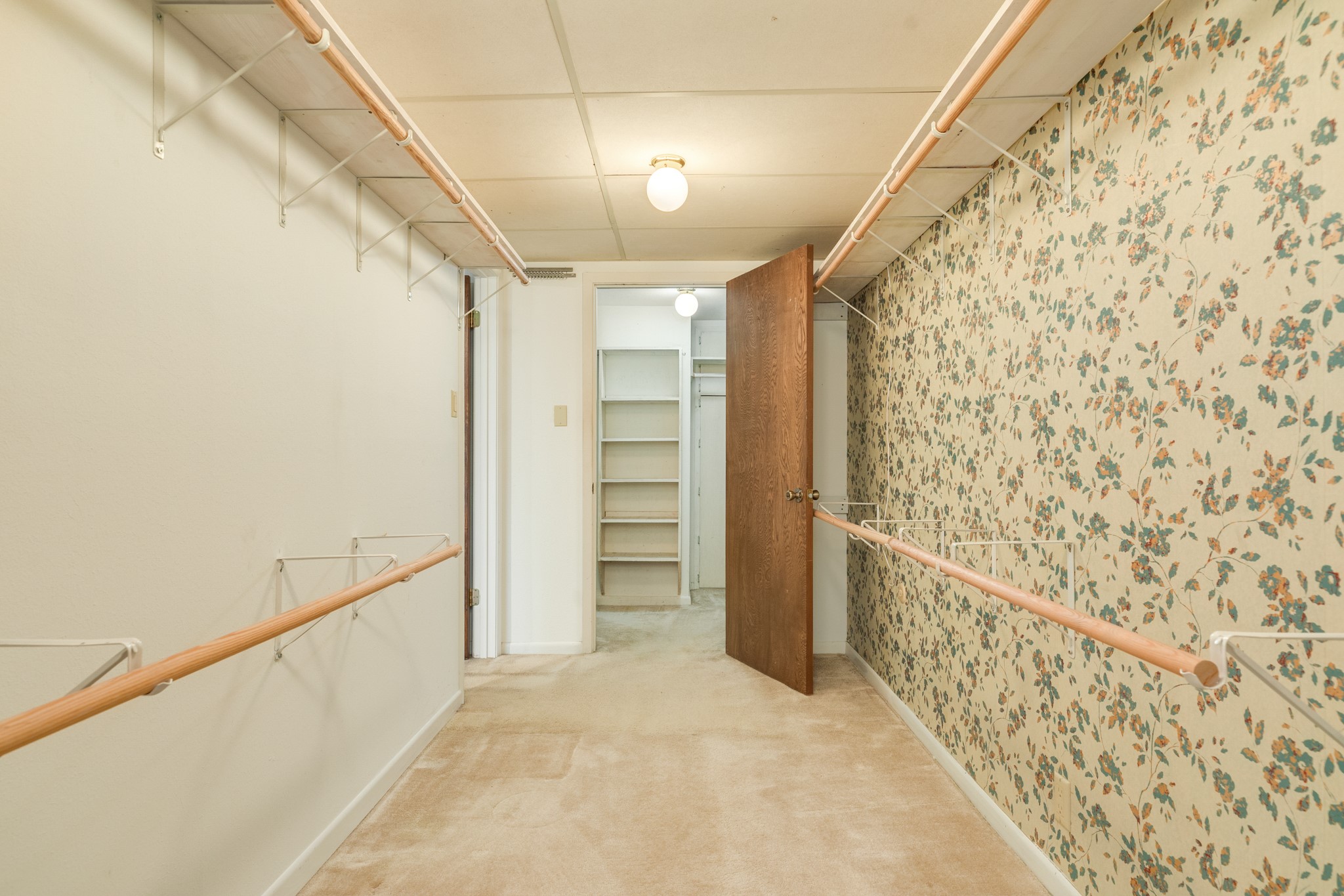 349 Pecan Estates Road, Unit C616R Angleton, TX 77515 - Photo 31 of 42 Upstairs Primary walk in closet.