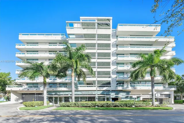 $4,300 | 1025 92nd Street, Unit 707, Bay Harbor Islands, FL 33154