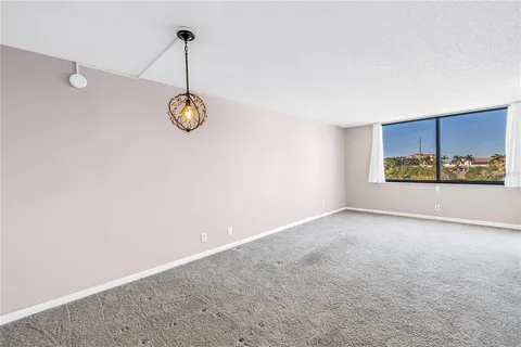 $215,000 | 6104 Palma Del Mar Boulevard South, Unit 305, St. Petersburg, FL 33715