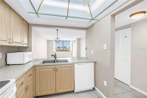 $215,000 | 6104 Palma Del Mar Boulevard South, Unit 305, St. Petersburg, FL 33715