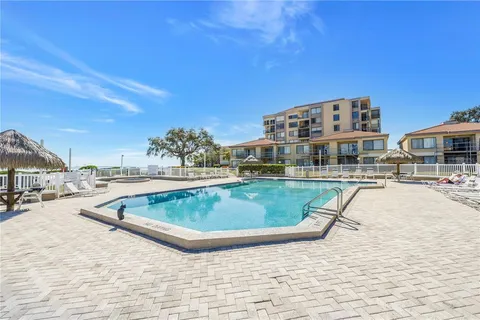 $215,000 | 6104 Palma Del Mar Boulevard South, Unit 305, St. Petersburg, FL 33715