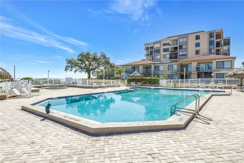 $215,000 | 6104 Palma Del Mar Boulevard South, Unit 305, St. Petersburg, FL 33715