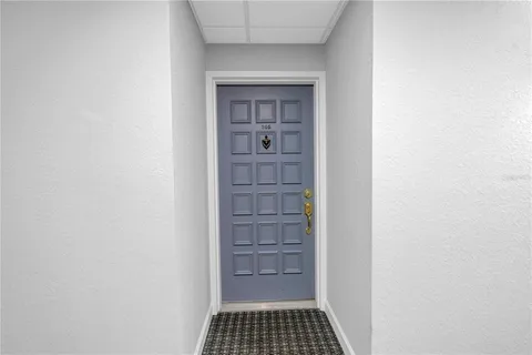 $215,000 | 6104 Palma Del Mar Boulevard South, Unit 305, St. Petersburg, FL 33715