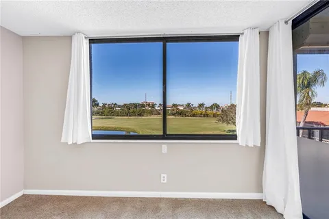 $215,000 | 6104 Palma Del Mar Boulevard South, Unit 305, St. Petersburg, FL 33715