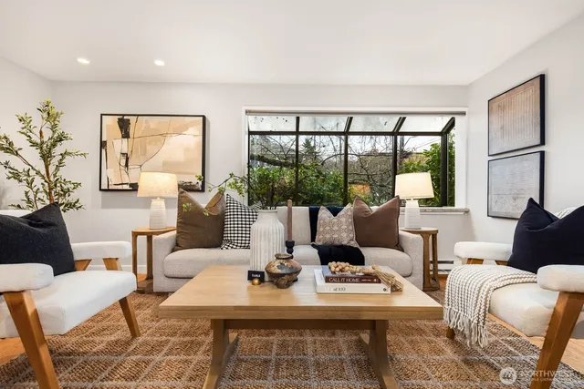 $700,000 | 2101 Nob Hill Avenue North, Unit 1B, Seattle, WA 98109