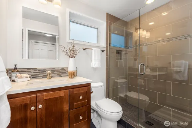 $700,000 | 2101 Nob Hill Avenue North, Unit 1B, Seattle, WA 98109