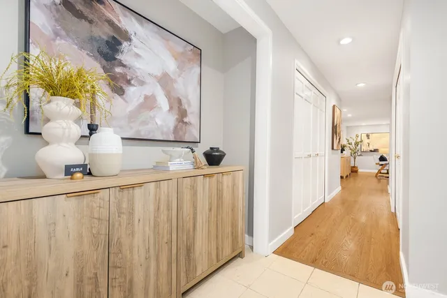 $700,000 | 2101 Nob Hill Avenue North, Unit 1B, Seattle, WA 98109