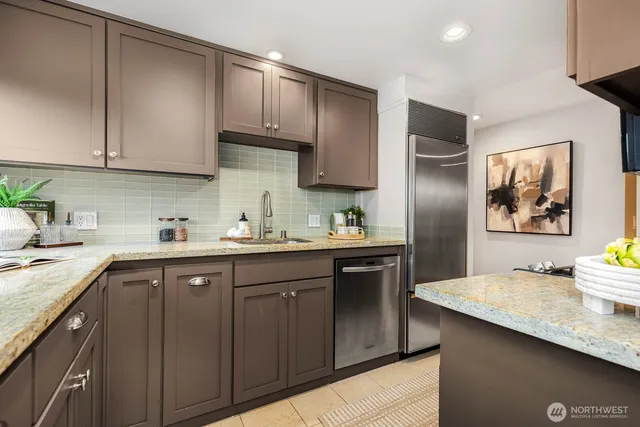 $700,000 | 2101 Nob Hill Avenue North, Unit 1B, Seattle, WA 98109