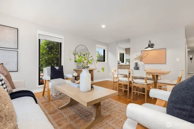 $700,000 | 2101 Nob Hill Avenue North, Unit 1B, Seattle, WA 98109