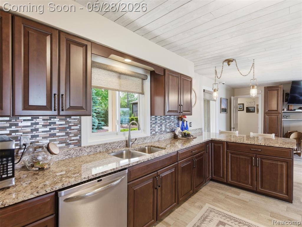 12099 Torrey Road Fenton, MI 48430 - Photo 15 of 60