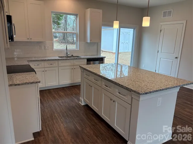 $269,900 | 605 East Hartford Avenue, Bessemer City, NC 28016