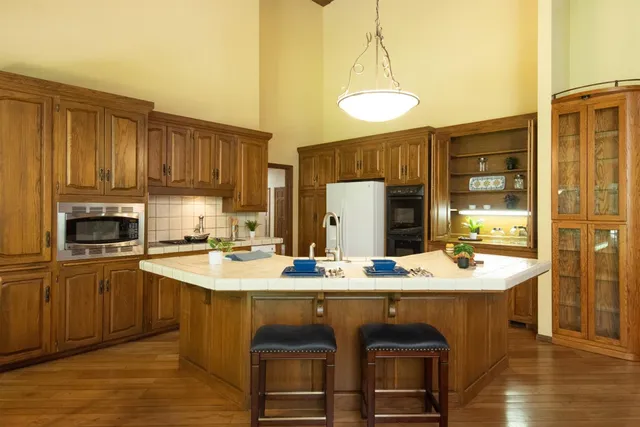 $985,000 | 925 Scenic Court, Modesto, CA 95355