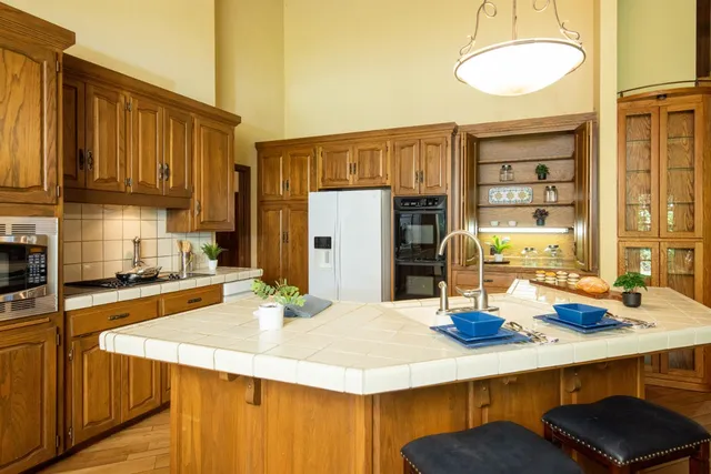 $985,000 | 925 Scenic Court, Modesto, CA 95355