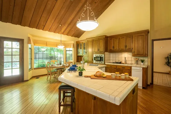 $985,000 | 925 Scenic Court, Modesto, CA 95355