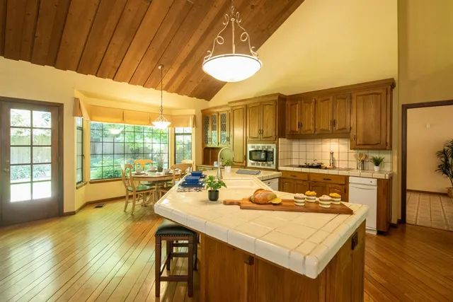 $985,000 | 925 Scenic Court, Modesto, CA 95355