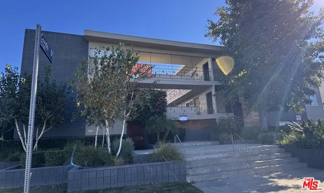 $1,597 | 7524 Sepulveda Boulevard, Unit 206, Van Nuys, CA 91405