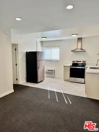 $1,497 | 7524 Sepulveda Boulevard, Unit 206, Van Nuys, CA 91405