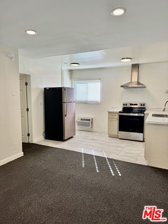 7524 Sepulveda Boulevard, Unit 206 Van Nuys, CA 91405 - Photo 2 of 9