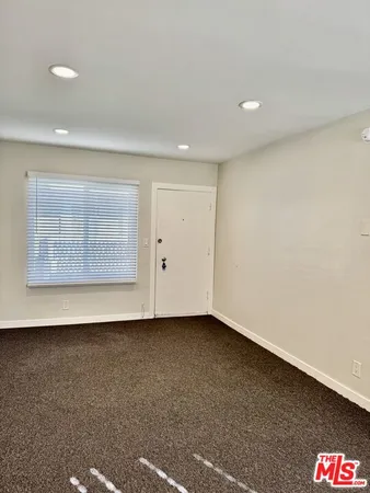 $1,497 | 7524 Sepulveda Boulevard, Unit 206, Van Nuys, CA 91405