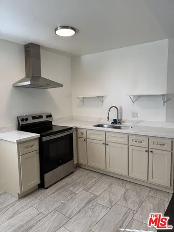 $1,597 | 7524 Sepulveda Boulevard, Unit 206, Van Nuys, CA 91405