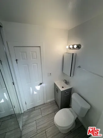 $1,497 | 7524 Sepulveda Boulevard, Unit 206, Van Nuys, CA 91405