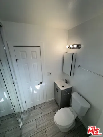 $1,597 | 7524 Sepulveda Boulevard, Unit 206, Van Nuys, CA 91405