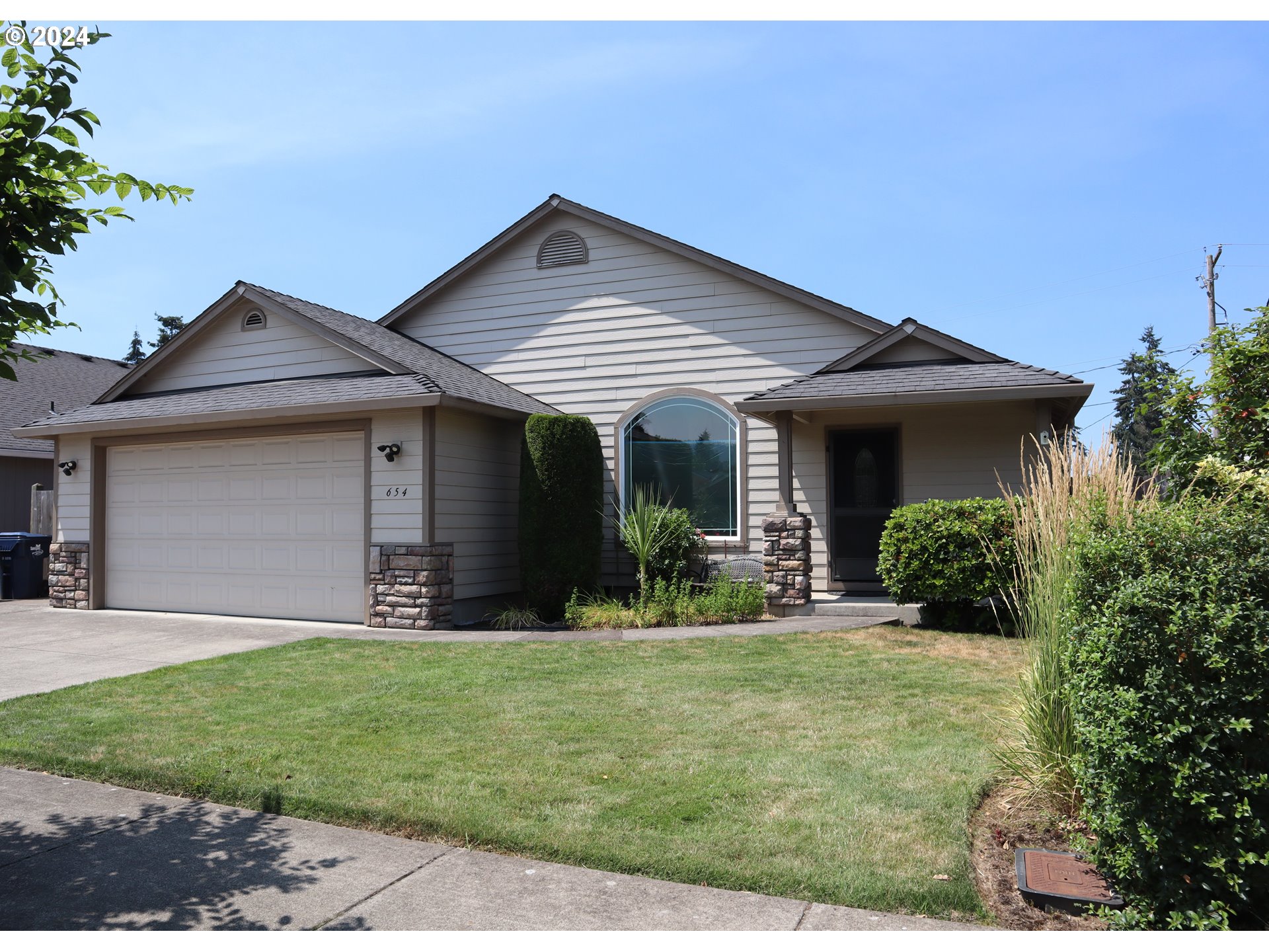 654 62nd Street Springfield, OR 97478 - Photo 1 of 41 a front view of a house with a yard and garage