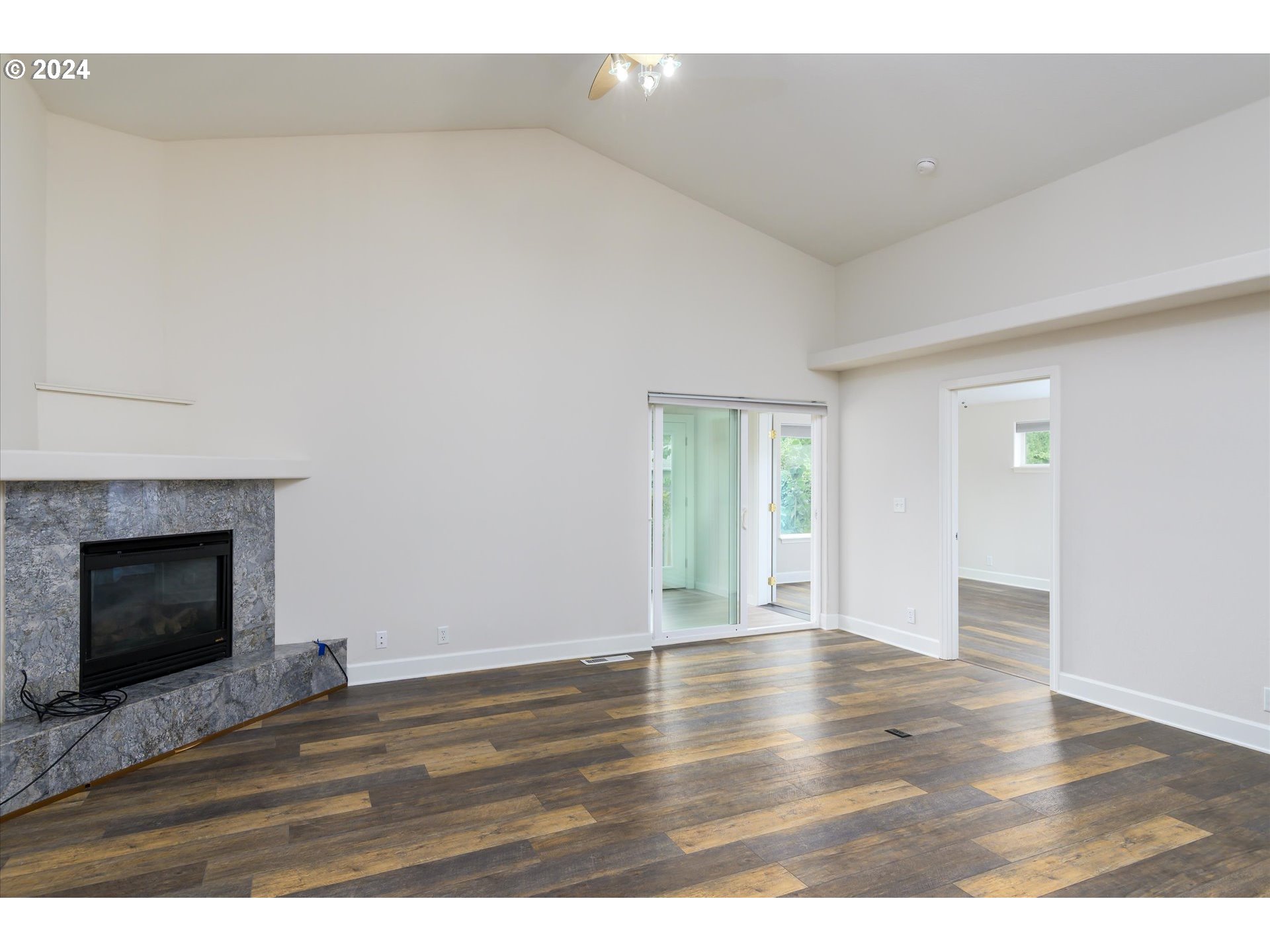 654 62nd Street Springfield, OR 97478 - Photo 12 of 41 a view of an empty room and window