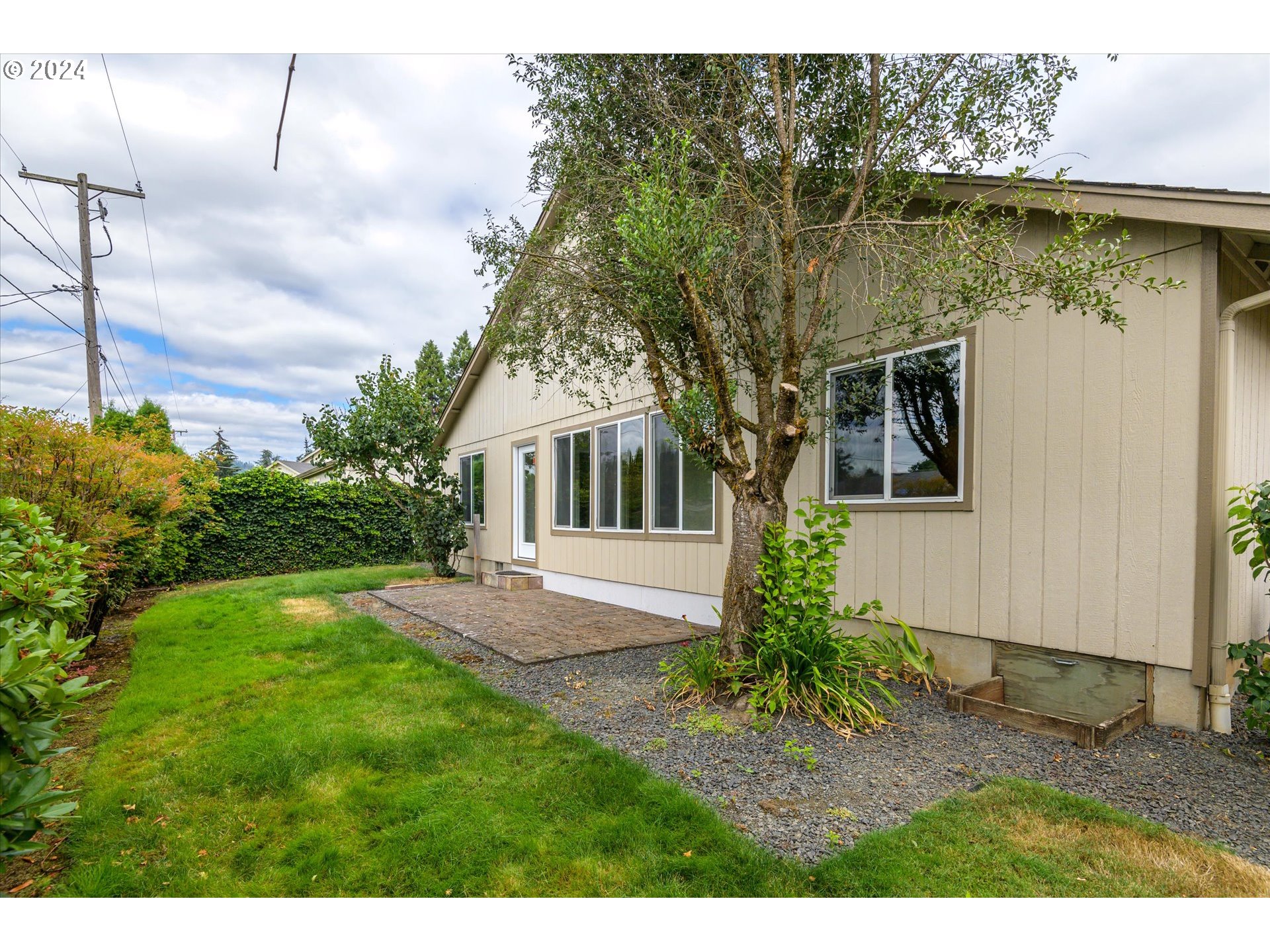 654 62nd Street Springfield, OR 97478 - Photo 31 of 41 a view of a yard in front of house