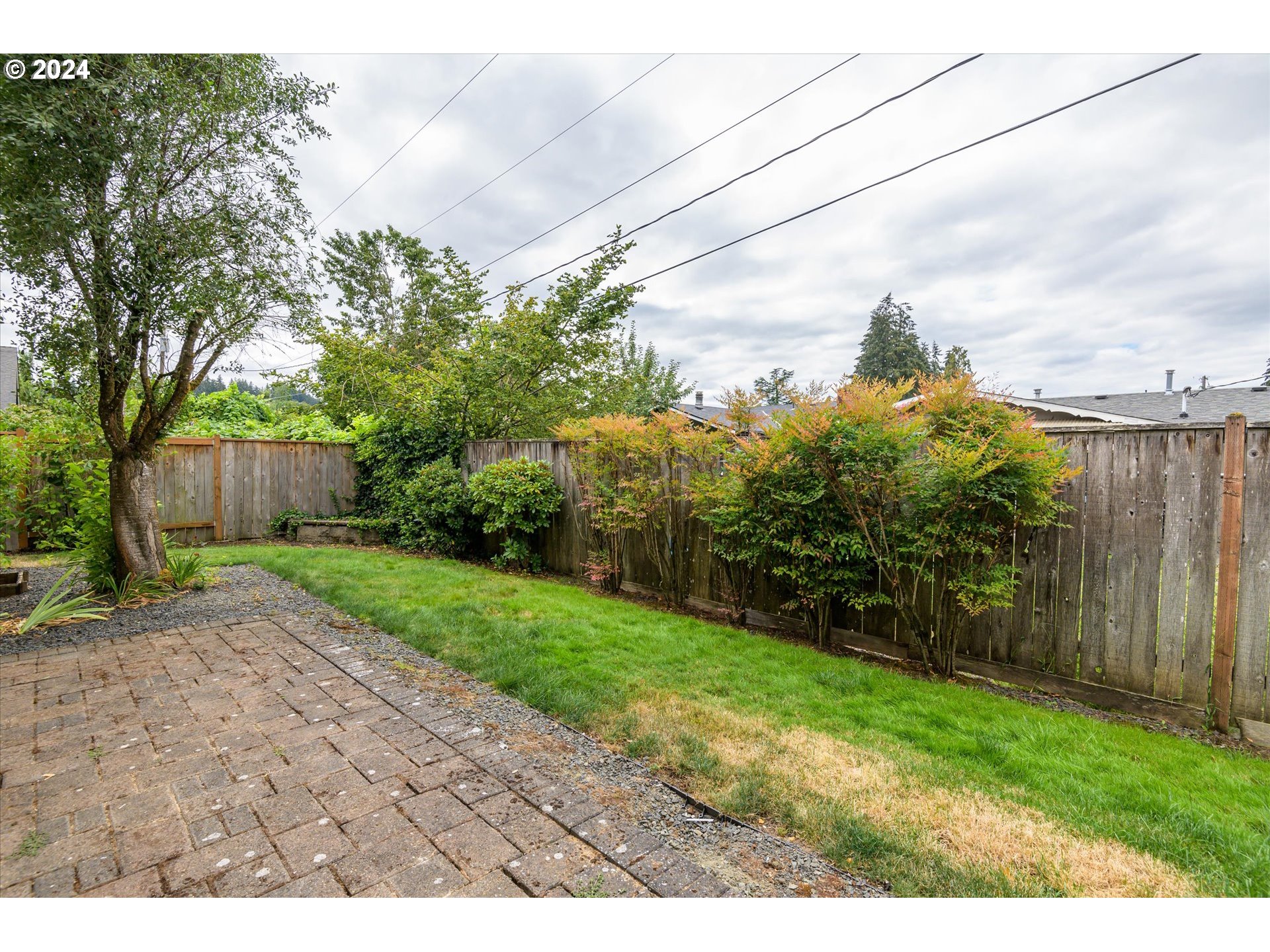 654 62nd Street Springfield, OR 97478 - Photo 32 of 41 a backyard of a house with lots of green space