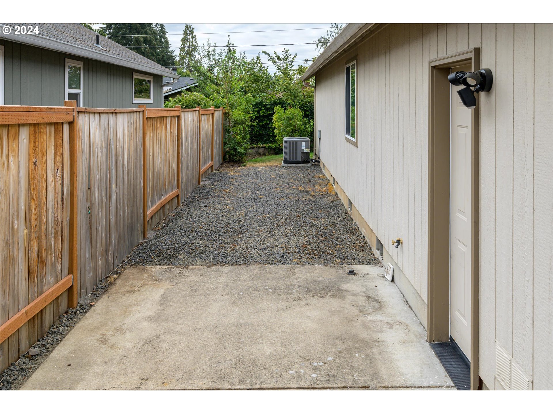 654 62nd Street Springfield, OR 97478 - Photo 34 of 41 a view of a back yard of the house
