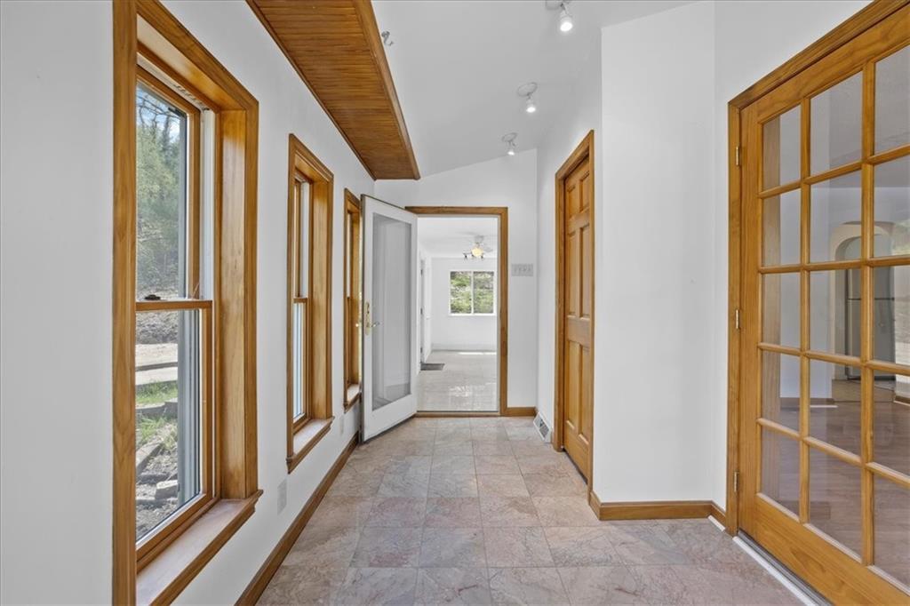 514 Hulton Road Verona, PA 15147 - Photo 5 of 25 Gallery Image 5