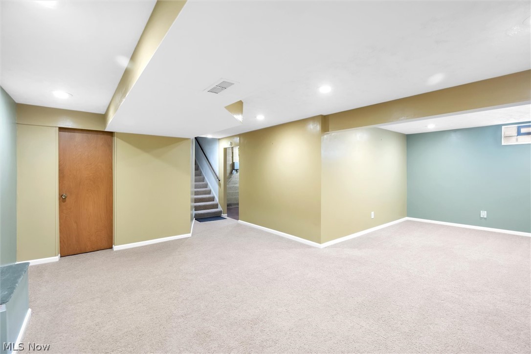 1050 Roland Road Cleveland, OH 44124 - Photo 22 of 32 Rec room