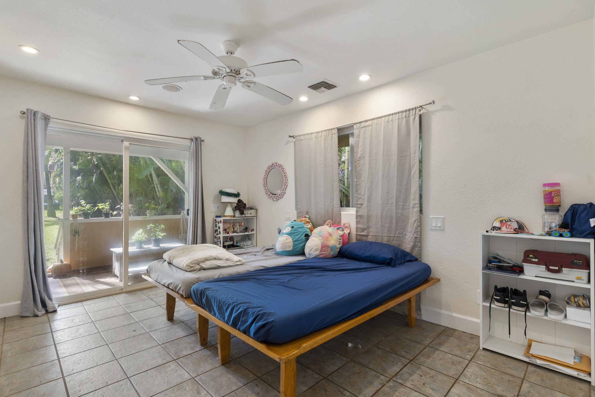 89 Nahele Road Haiku, HI 96708 - Photo 13 of 30 a bed room with a bed and a window