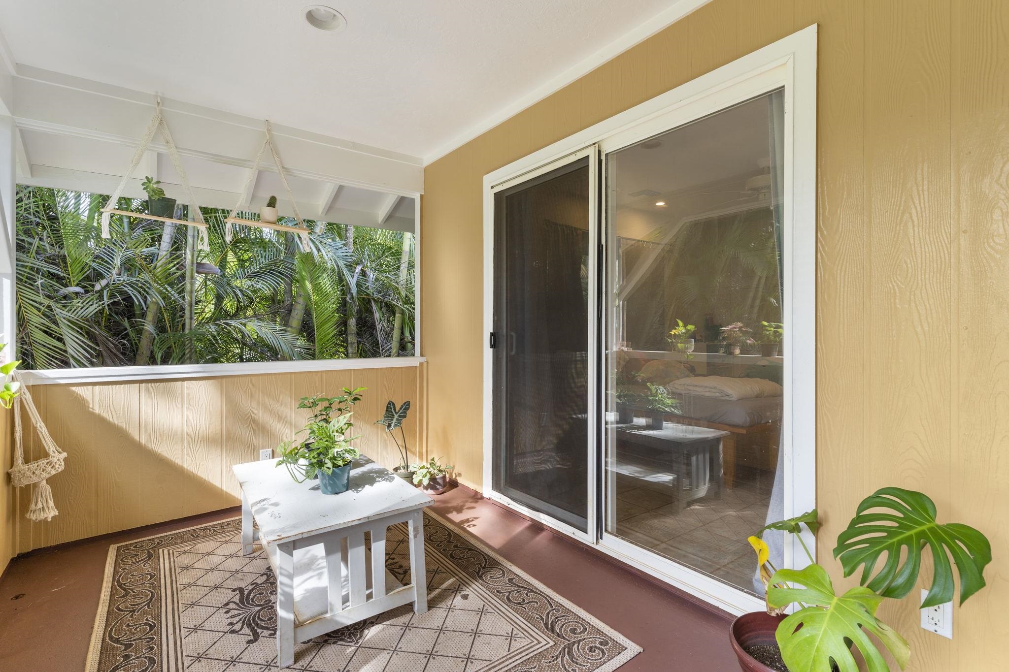 89 Nahele Road Haiku, HI 96708 - Photo 16 of 30 a room with a table and a potted plant