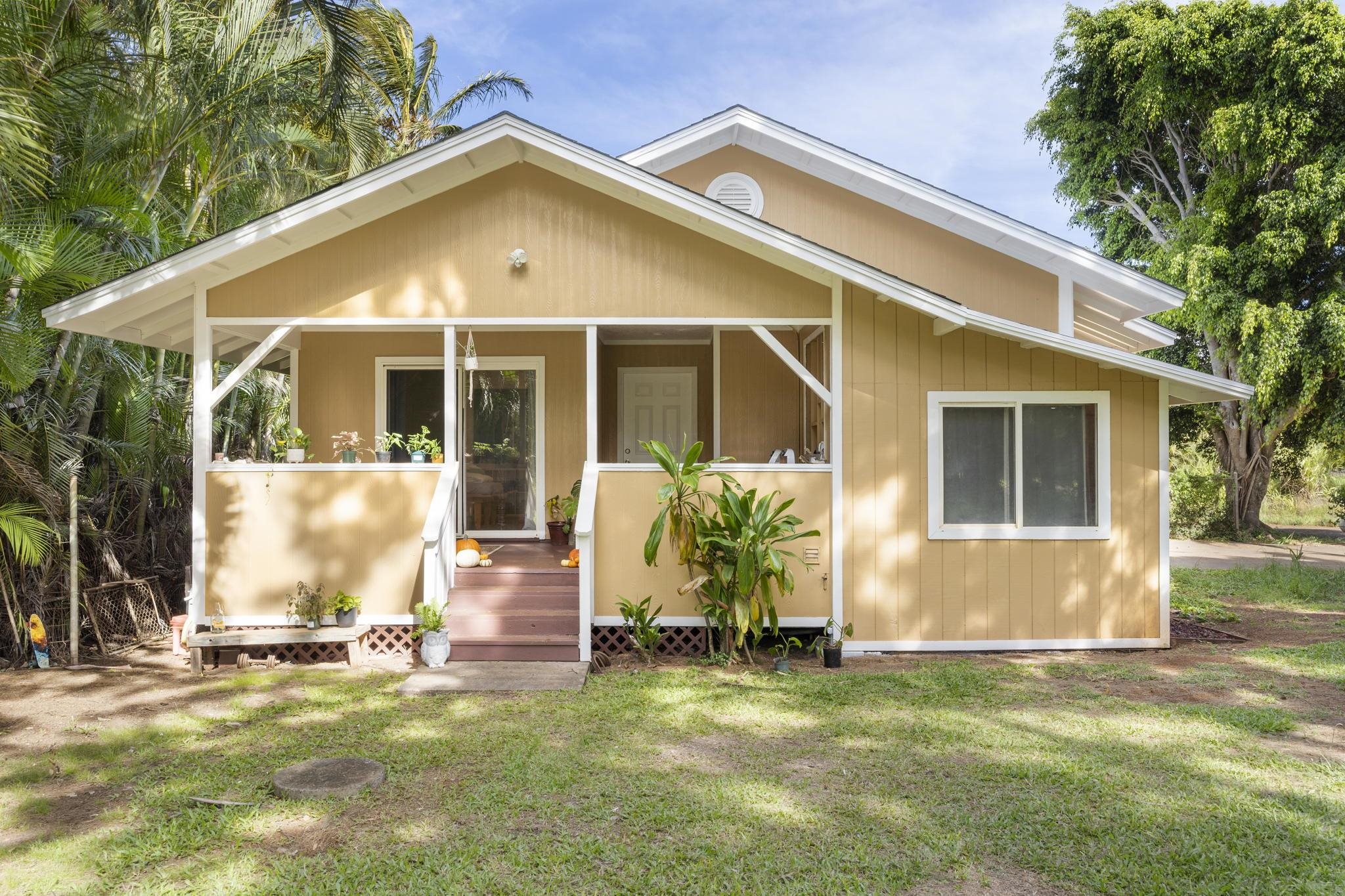 89 Nahele Road Haiku, HI 96708 - Photo 2 of 30 a front view of a house with a yard