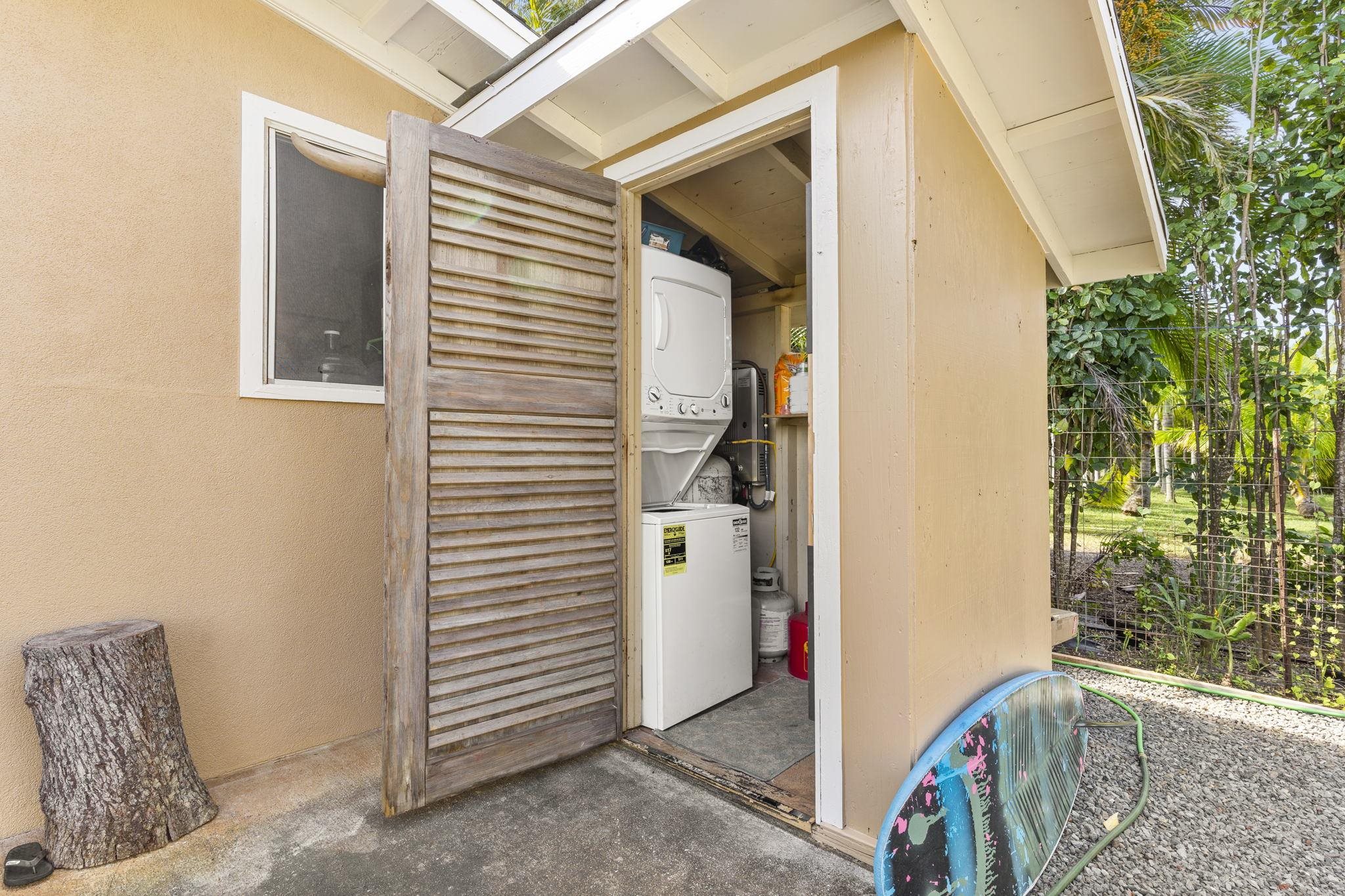 89 Nahele Road Haiku, HI 96708 - Photo 26 of 30 a view of a house with a porch