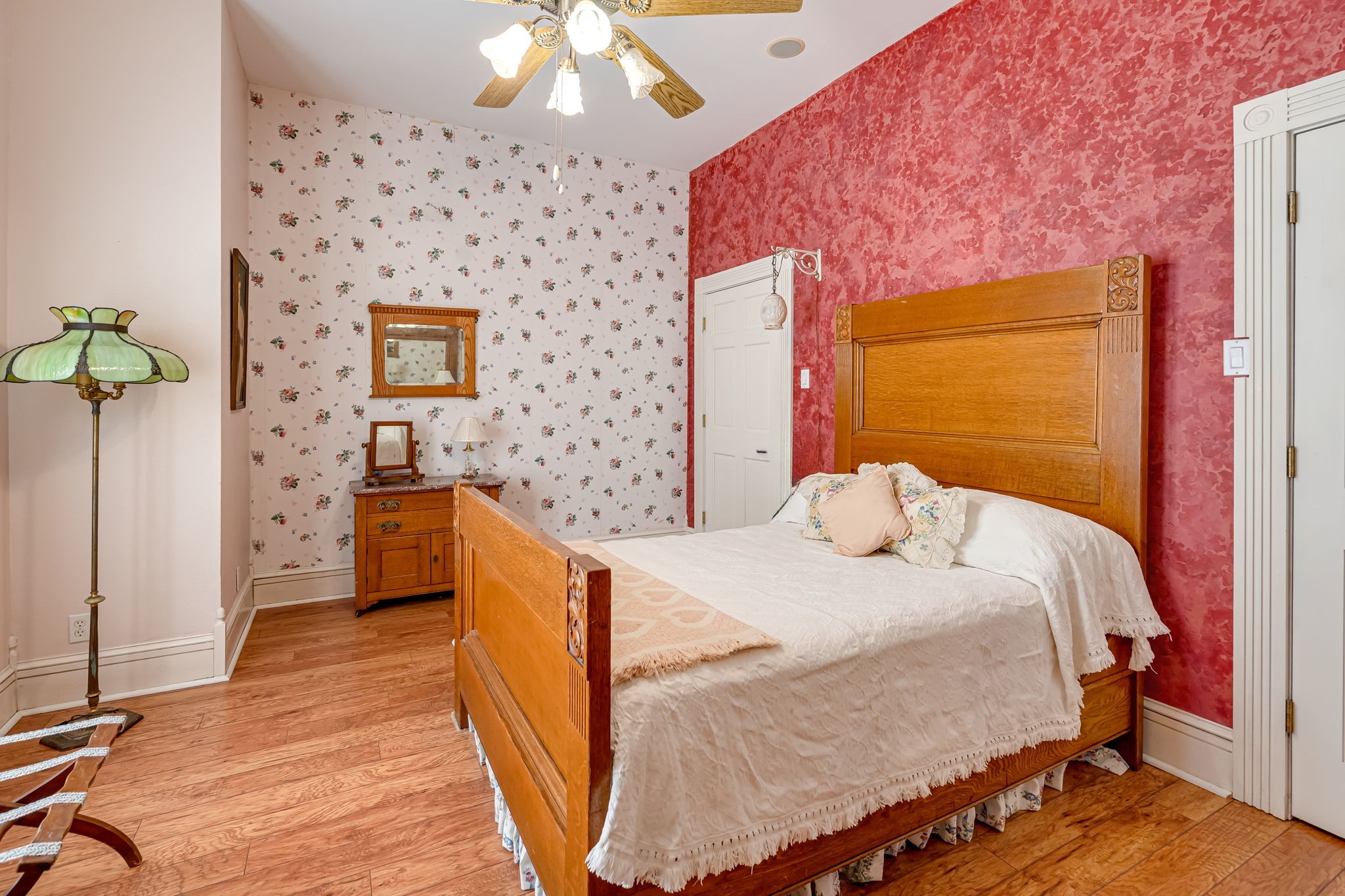 4028 Crosby Cedar Bayou Road Baytown, TX 77521 - Photo 16 of 35 Another view of 2nd bedroom looking towards door.