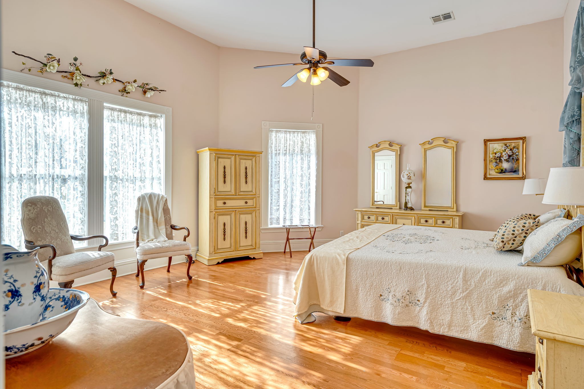 4028 Crosby Cedar Bayou Road Baytown, TX 77521 - Photo 32 of 35 5th Bedroom looking from entrance.