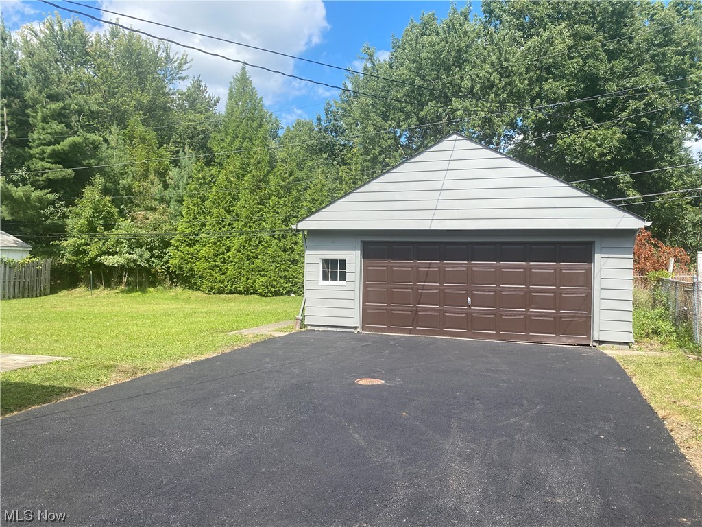 12913 Silver Road Cleveland, OH 44125 - Photo 2 of 23 Garage with a yarD