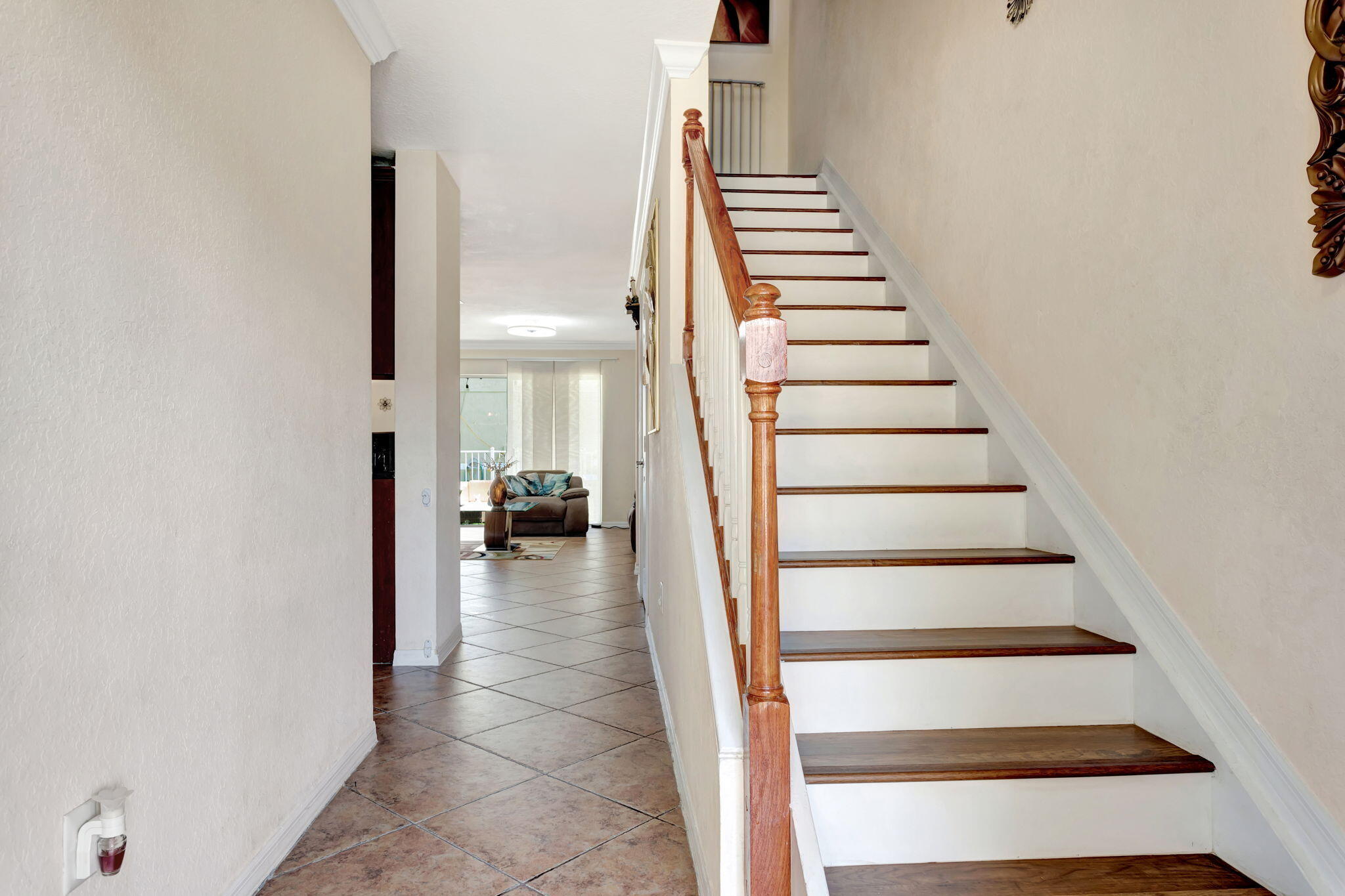 5904 Royal Way Fort Lauderdale, FL 33321 - Photo 6 of 36 6-web-or-mls-001L5627