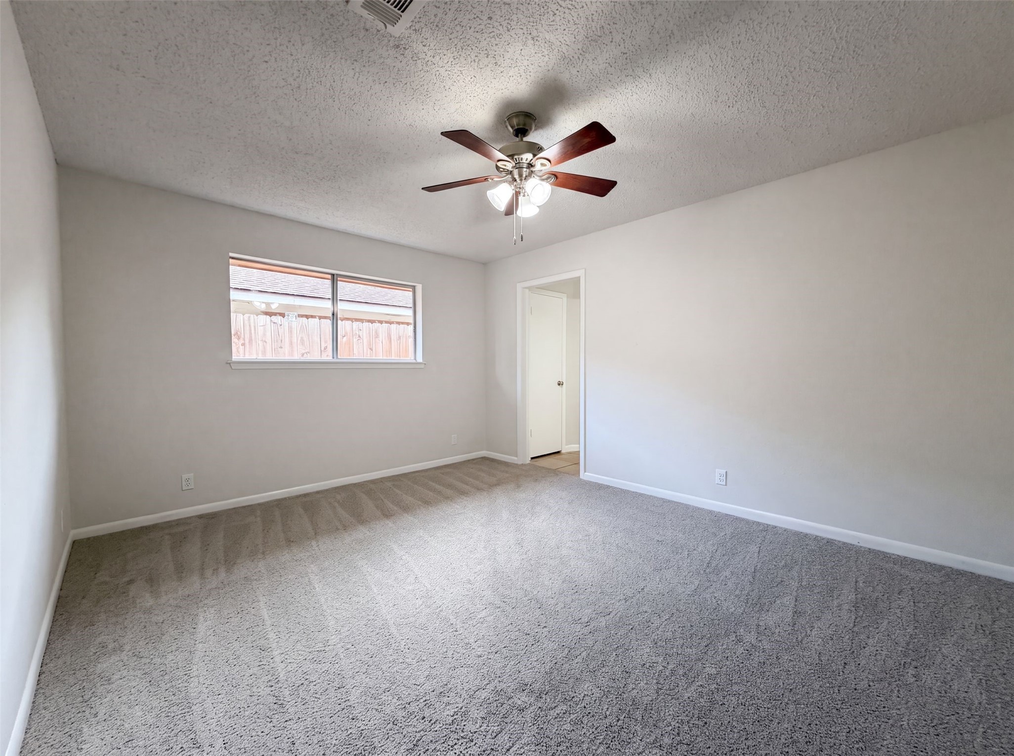 8 Sunnybrook Lane Angleton, TX 77515 - Photo 4 of 16 Staged Photo